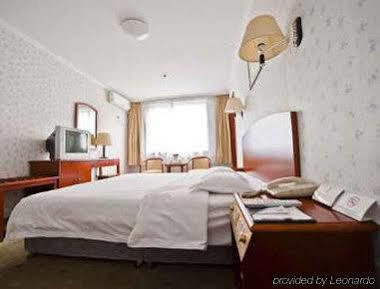 Super 8 Hotel Xian Da Yan Ta ภายนอก รูปภาพ